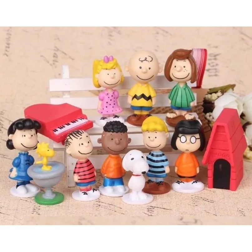 Mô hình bộ 12 nhân vật và phụ kiện Noopy family để bàn quà tặng trang trí