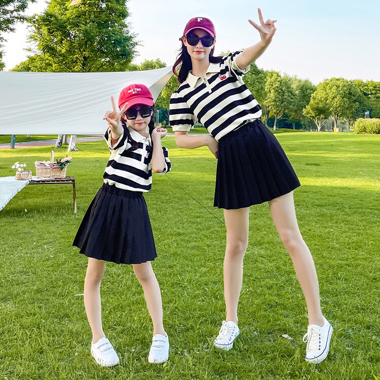 Set Áo Thun Ngắn Tay Kẻ Sọc + Chân Váy Xếp Ly Phong Cách Phương Tây Thời Trang Mùa Hè 2022 Mới Cho Mẹ Và Bé