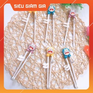 ĐŨA TẬP ĂN ĐÔREMON CHO BÉ