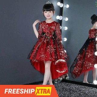 ĐẦM BÉ GÁI ĐỎ ĐUÔI TÔM CÓ TAY