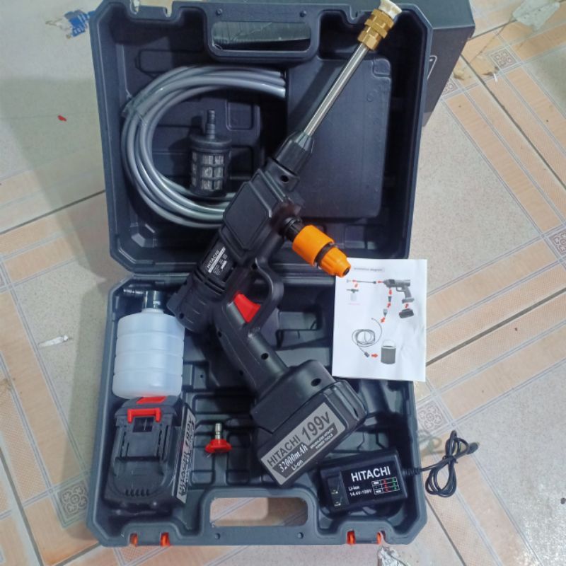 Máy xịt rửa xe máy ô tô áp lực cao bọt tuyết HITACHI 199V cầm tay PIN SẠC CỰC MẠNH dùng gia đình giá rẻ