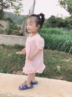 Váy công chúa tự thiết kế kẻ hồng