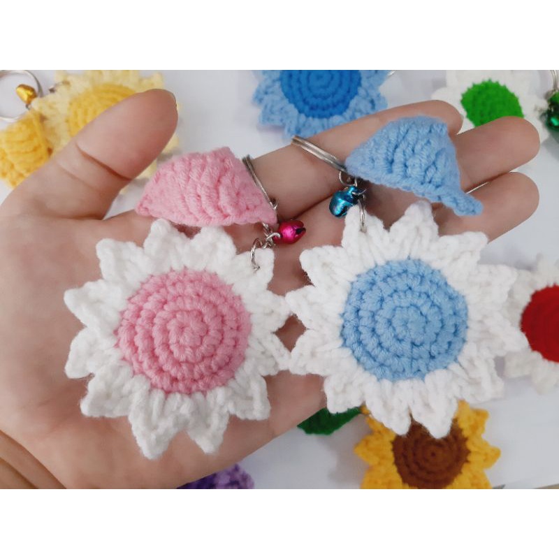 Móc khóa hoa hướng dương nhiều màu gắn chuông móc len 🌻