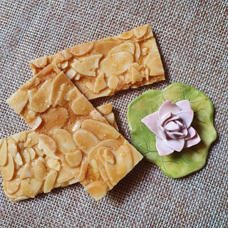 Bánh Ngói Hạnh Nhân