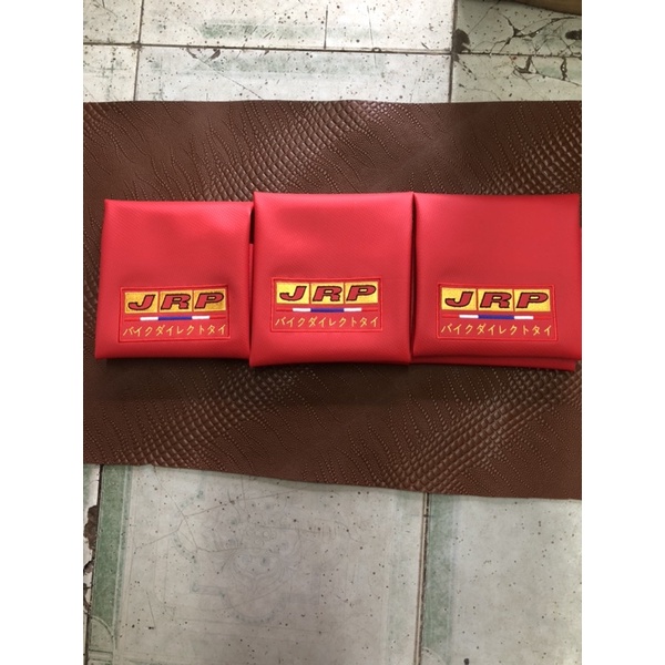 Vỏ  yên da đỏ thêu JRP