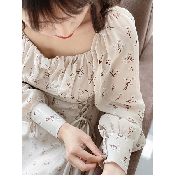 Đầm suông hoa nhí cổ vuông dài tay thắt dây ngực | BigBuy360 - bigbuy360.vn