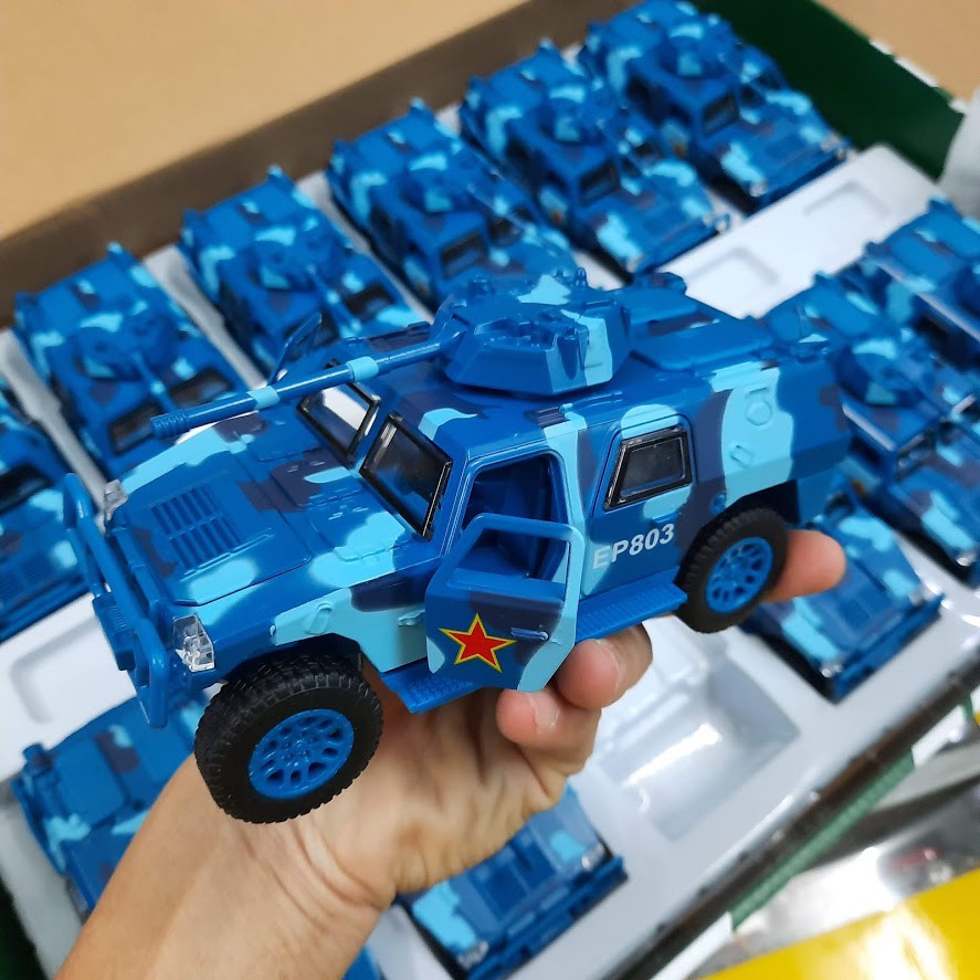 Mô hình xe tăng đồ chơi trẻ em bằng sắt tỉ lệ 1:32 xe có âm thanh động cơ và đèn xe mở các cửa