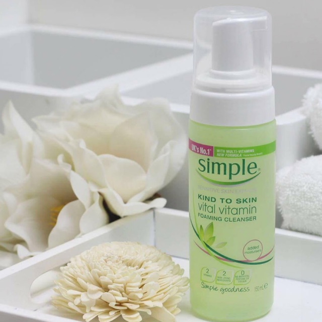 Sữa rửa mặt tạo bọt Simple Kind to skin Vital Vitamin Foaming ( bill Anh)