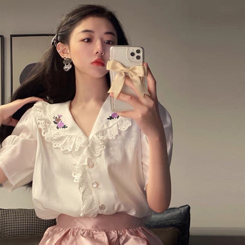 Áo kiểu tay ngắn phối ren thêu hoạ tiết