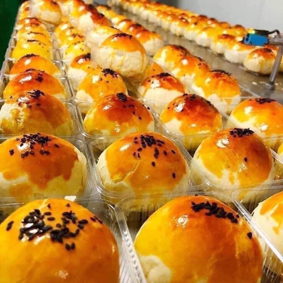 Bánh pía khay trứng chảy Egg Yolk Puff siêu hot