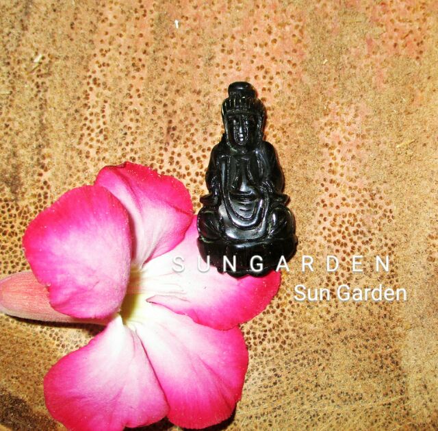 1232. MẶT DÂY CHUYỀN PHẬT QUAN THẾ ÂM BỒ TÁT CHẤT LIỆU SAN HÔ ĐEN