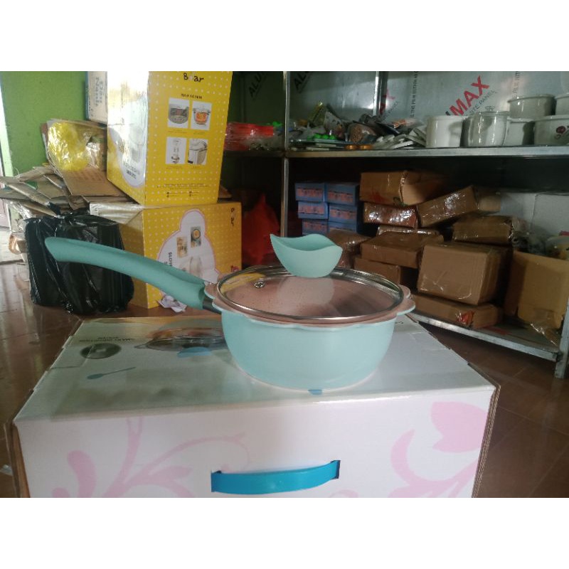 Nồi đá có nắp