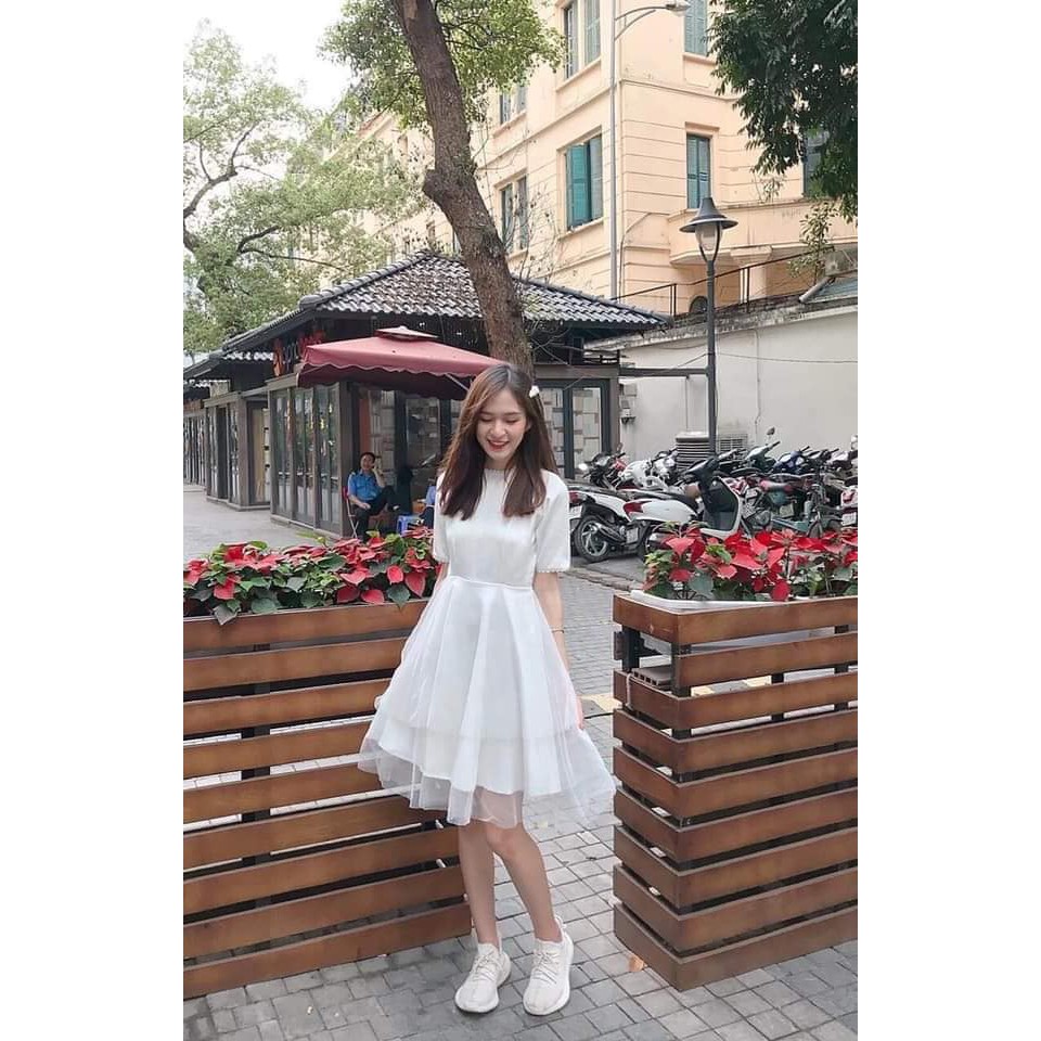 Váy trắng công chúa xinh xắn