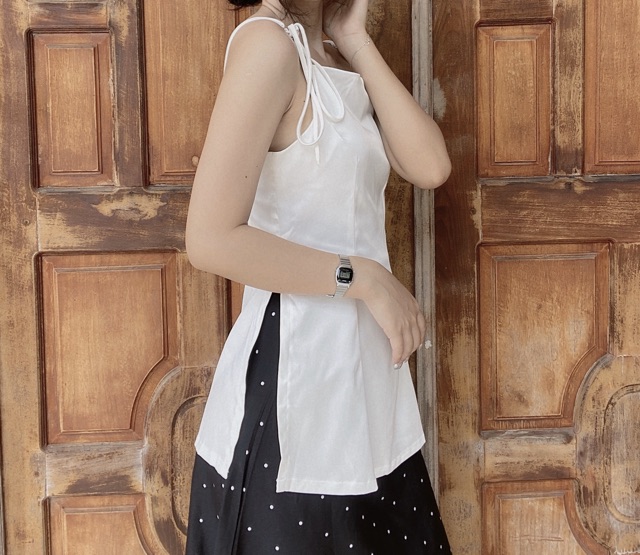 Áo hai dây xẻ tà trắng | BigBuy360 - bigbuy360.vn