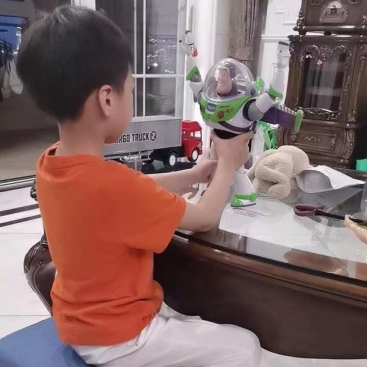 Đồ Chơi Mô Hình Nhân Vật Buzz Lightyear Có Cánh