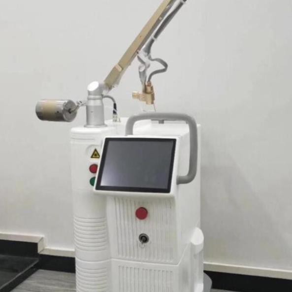 MÁY ĐIỀU TRỊ SẸO RỖ , TRẺ HOÁ LASER FRACTIONAL CO2 ( Thiết Bị Spa Hoàng Hải )