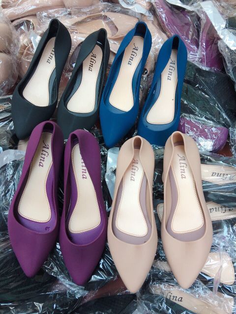 Giày nhựa đi mưa