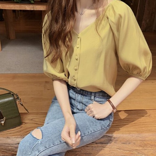 Áo kiểu nữ cổ V ngắn tay đính nút màu trơn