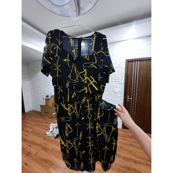 Áo Đầm Ôm Body (Cơ Thể) Họa Tiết Vệt Vàng Thân Sau Có Xẻ Mát Mẻ NHàng Siêu Đẹp Giá Siêu Rẻ Mặc Siêu Sang