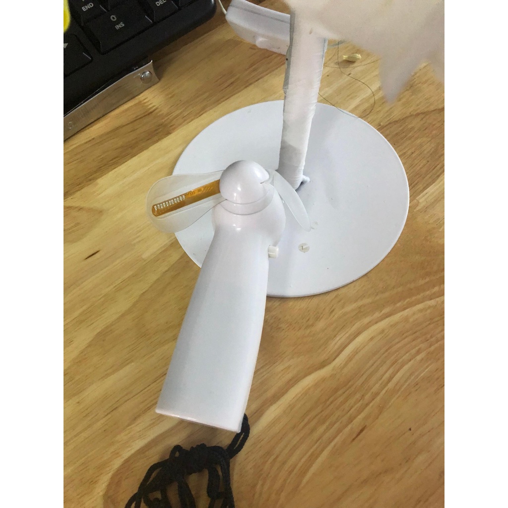 Quạt Led mini cầm tay hiển thị Việt Nam Vô Địch màu