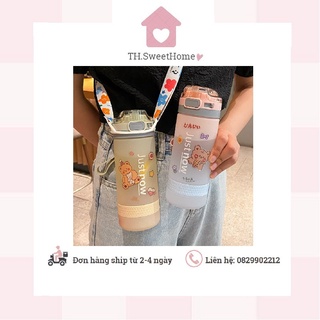 Bình đựng nước dung tích 600ml, Bình nước cute kèm sticker gấu có ống hút TH Kids