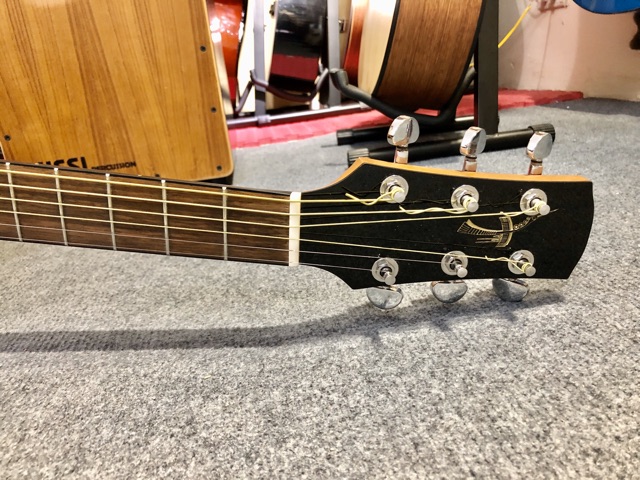 Thuận Guitar AT-02CX