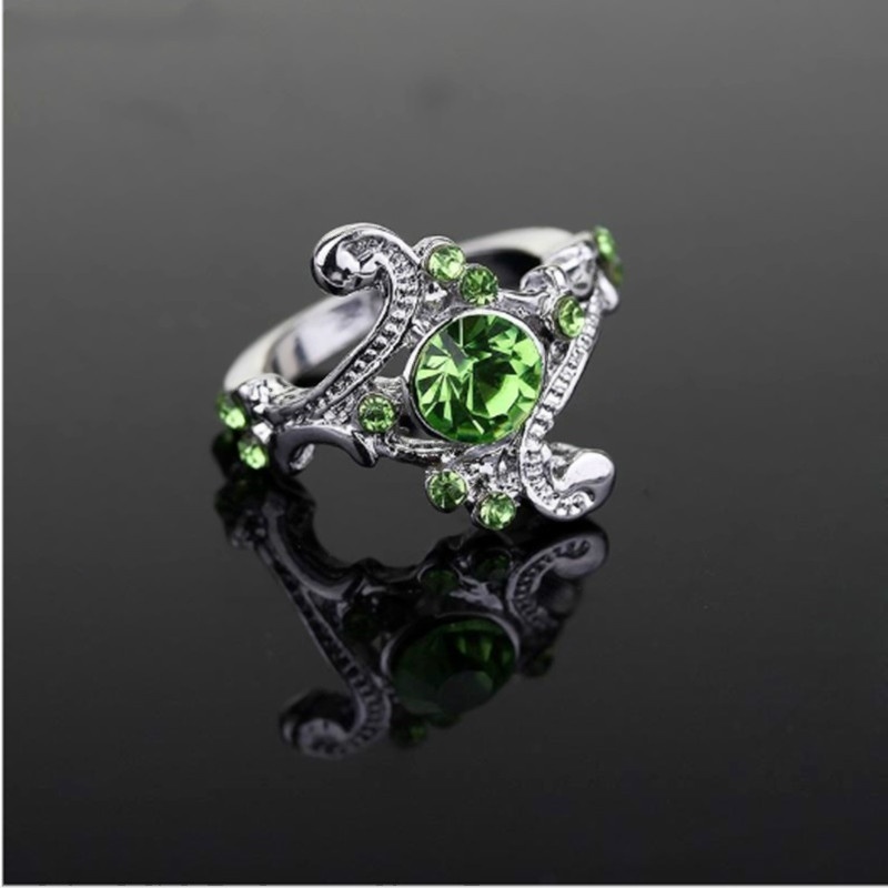 Nhẫn đính hôn khảm đá pha lê xanh lá phong cách trường pháp thuật Hogwarts Slytherin