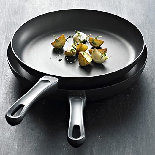 Chảo chống dính 24cm cầm tay màu đen,