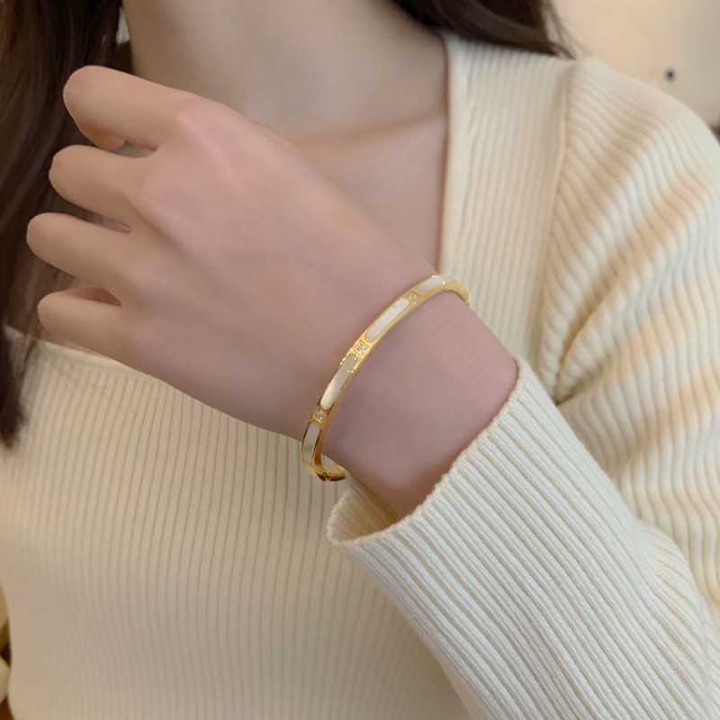 Vòng Tay Vỏ Sò Trắng Bằng Thép Titan Không Phai Màu Thời Trang Cho Nữ