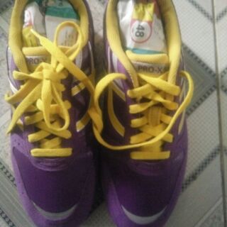 Giầy hiệu newbalance