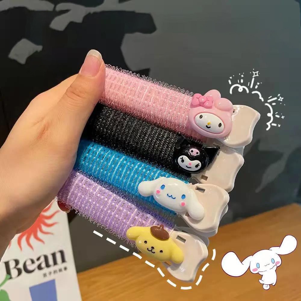 Set 2 Lô Uốn Tóc Tự Dính Bằng Nhựa Họa Tiết Hoạt Hình Dễ Thương