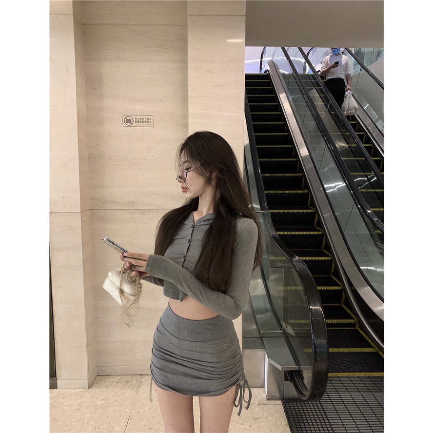 Set áo croptop dài tay đóng cúc mix chân váy rút hông quyến rũ/ Set 2 món áo và chân váy dáng ôm body trẻ trung cá tính | BigBuy360 - bigbuy360.vn