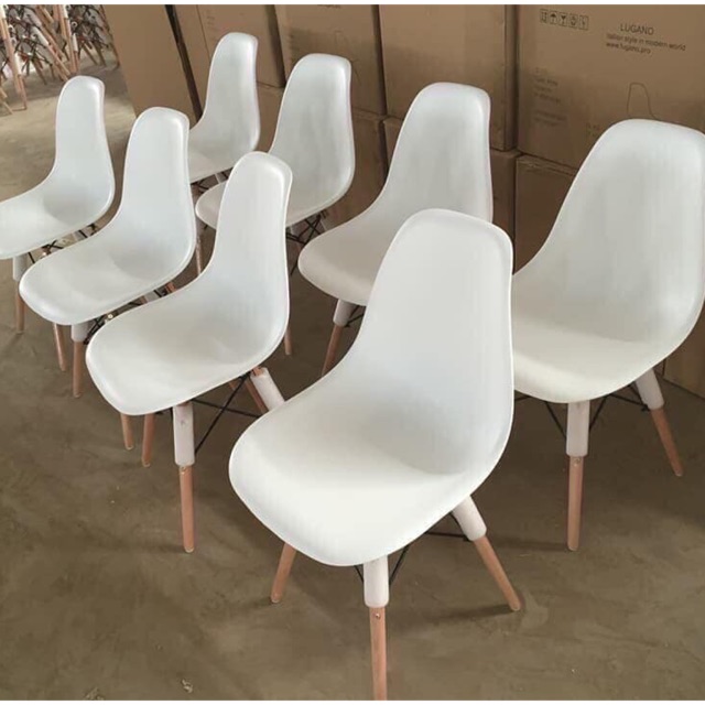 Ghế Eames tại xưởng