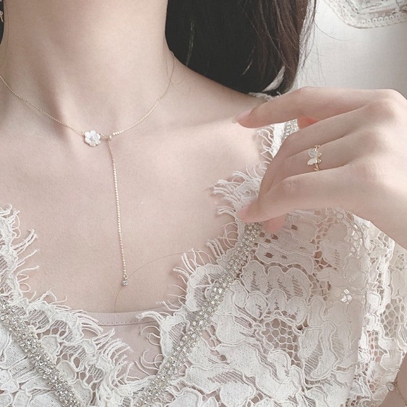 Vòng cổ nữ dây chuyền bạc mạ vàng mặt hoa đính đá ngọc trai nhân tạo White Flower sang chảnh | HARMONY ACCESSORIES VC81