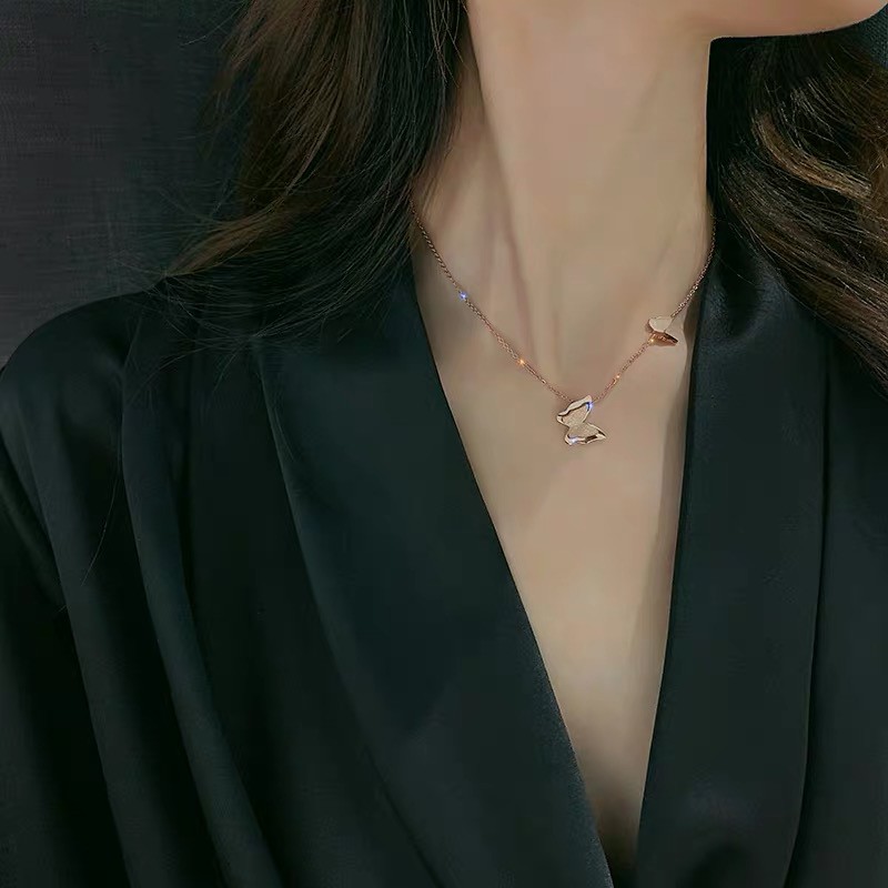 Dây chuyền ngắn mạ vàng hồng 18K bằng thép titan mặt hình bướm đơn giản dễ phối đồ phong cách Nhật Hàn làm quà cho nữ