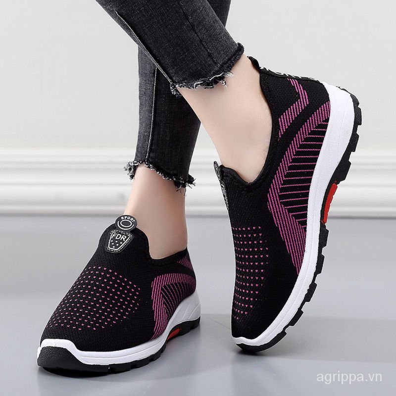 Giày thể thao mùa đông bằng vải cotton lông cừu dày dặn ấm áp không trượt cho nữ trung niên và lớn tuổi