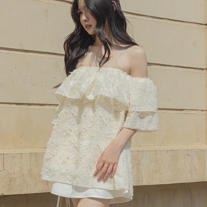 LANIE Áo trễ vai hoa nổi bồng bềnh hai lớp Floral Shirt (hình ảnh tự sản xuất)