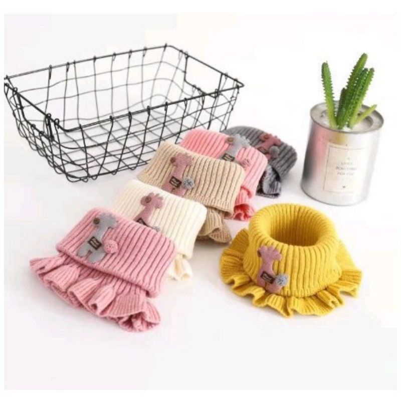 Khăn len ống nhún bèo đính thú xinh yêu cho bé gái