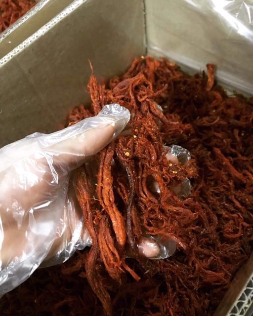 1 LẠNG KHÔ HEO CHÁY TỎI CHO KHÁCH ĂN THỬ