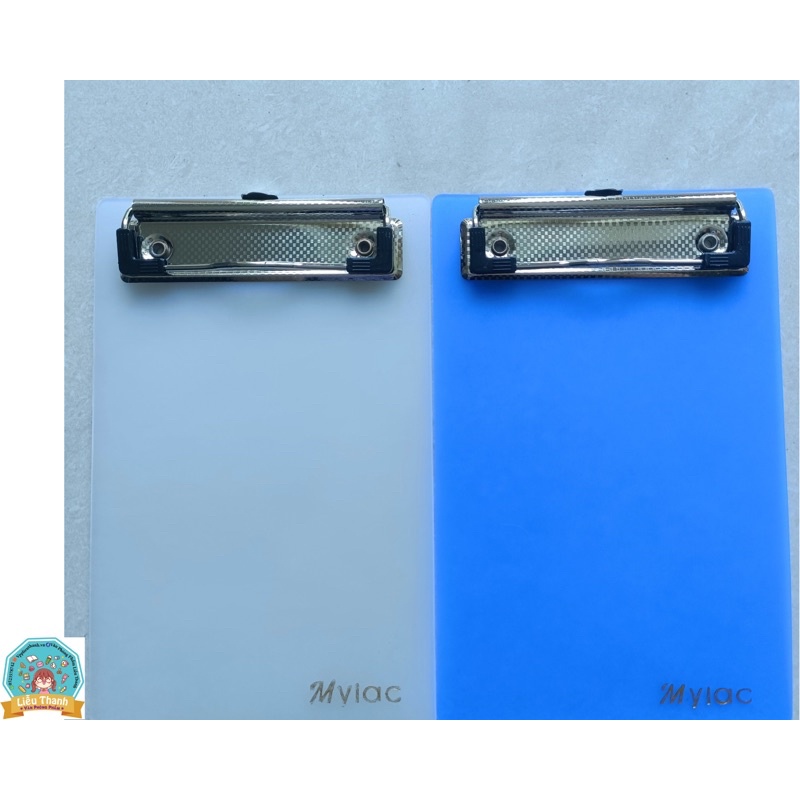 BảngTrình Kí Nhựa cứng A6 Mylac-có Kẹp Inox
