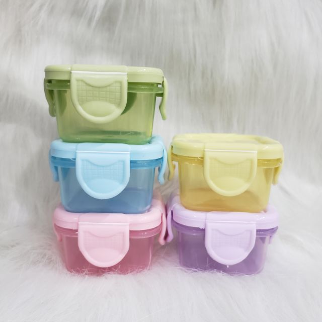 Hộp nhỏ đựng đồ ăn cho hamster