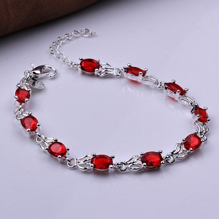 Vòng tay bạc đính đá ruby.
