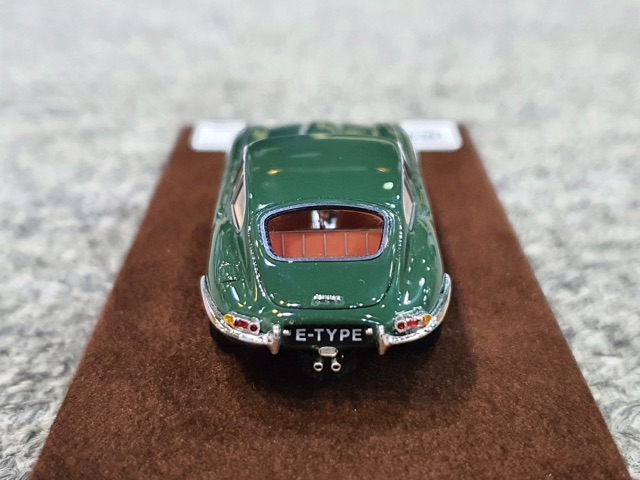 Xe Mô Hình Jaguar E-Type Limited 1:64 JEC ( Xanh Rêu )