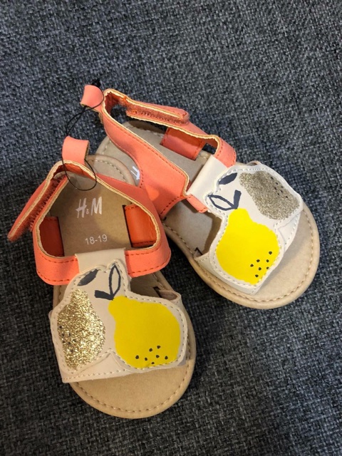 Sandal H&M táo lê