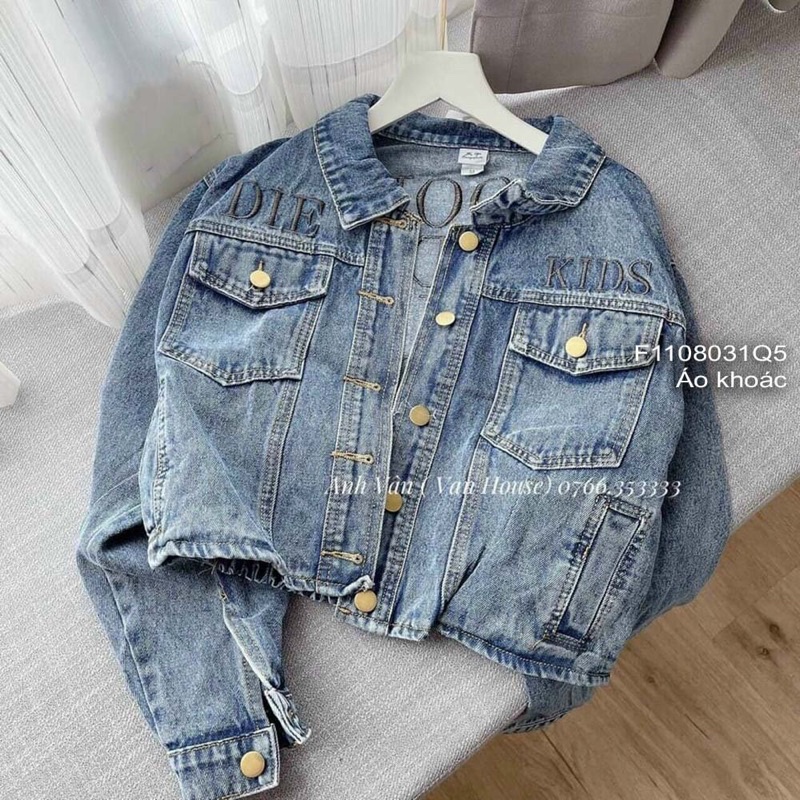 Áo khoát jeans nút cổ bẻ