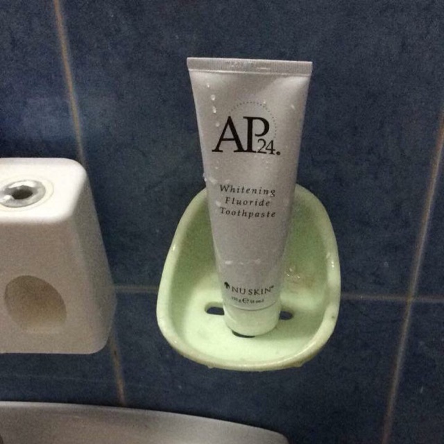 Kem đánh trắng răng AP24