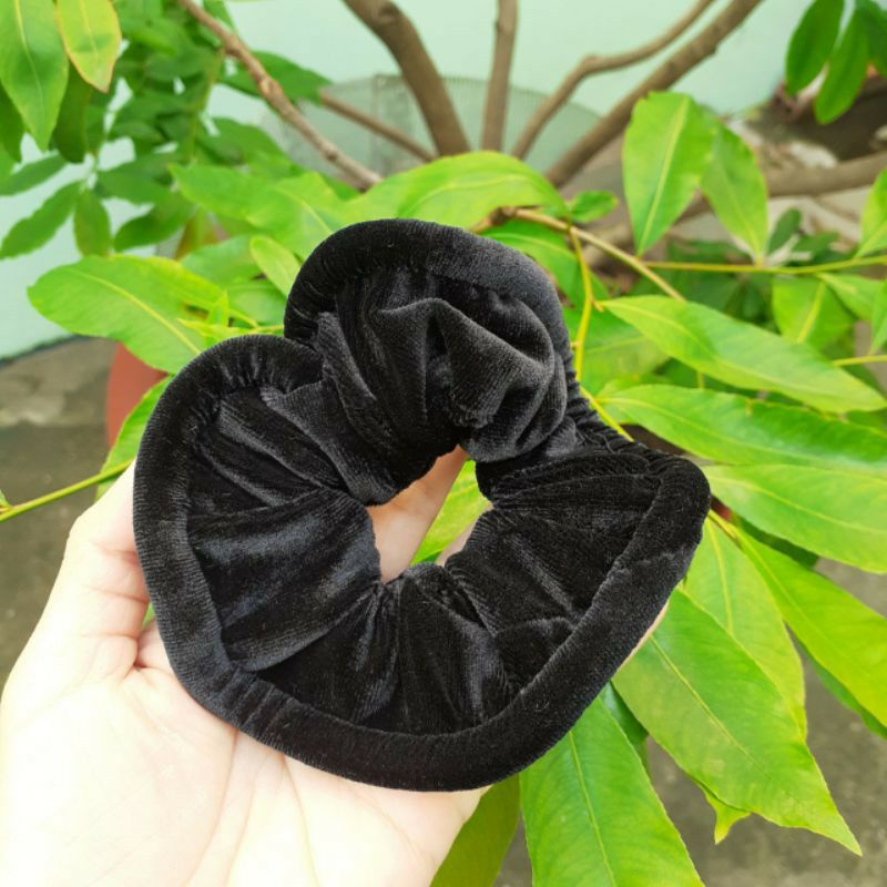 Dây cột tóc Scrunchies vải nhung màu đen mã 025 (cở 9-12cm)