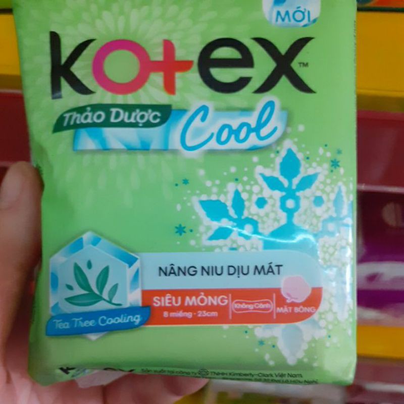 băng vệ sinh Kotex thảo dược siêu mềm mỏng ( gói 8 miếng )
