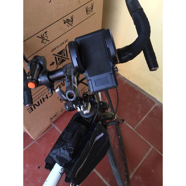 Kẹp Giá Đỡ Điện Thoại Gắn Vào Xe Đạp, Xe Mô Tô Và Có Nút Điểu Khiển Kích Cỡ Cho Mọi Loại Điện Thoại