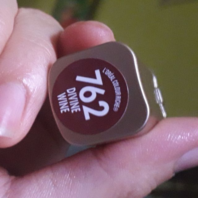 Son L'oreal Paris màu 762 DIVINE WINE